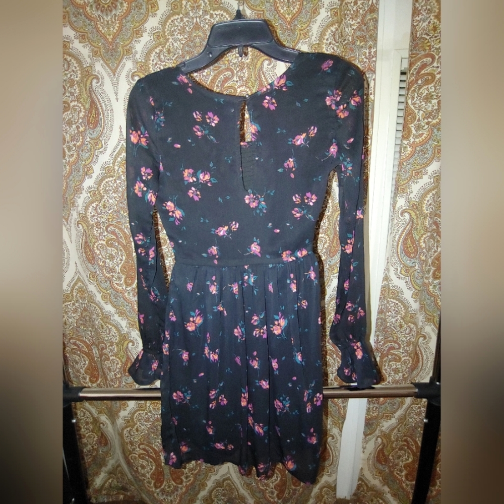 BLACK FLORAL DRESS. SIZE XS - Picture 8 of 11